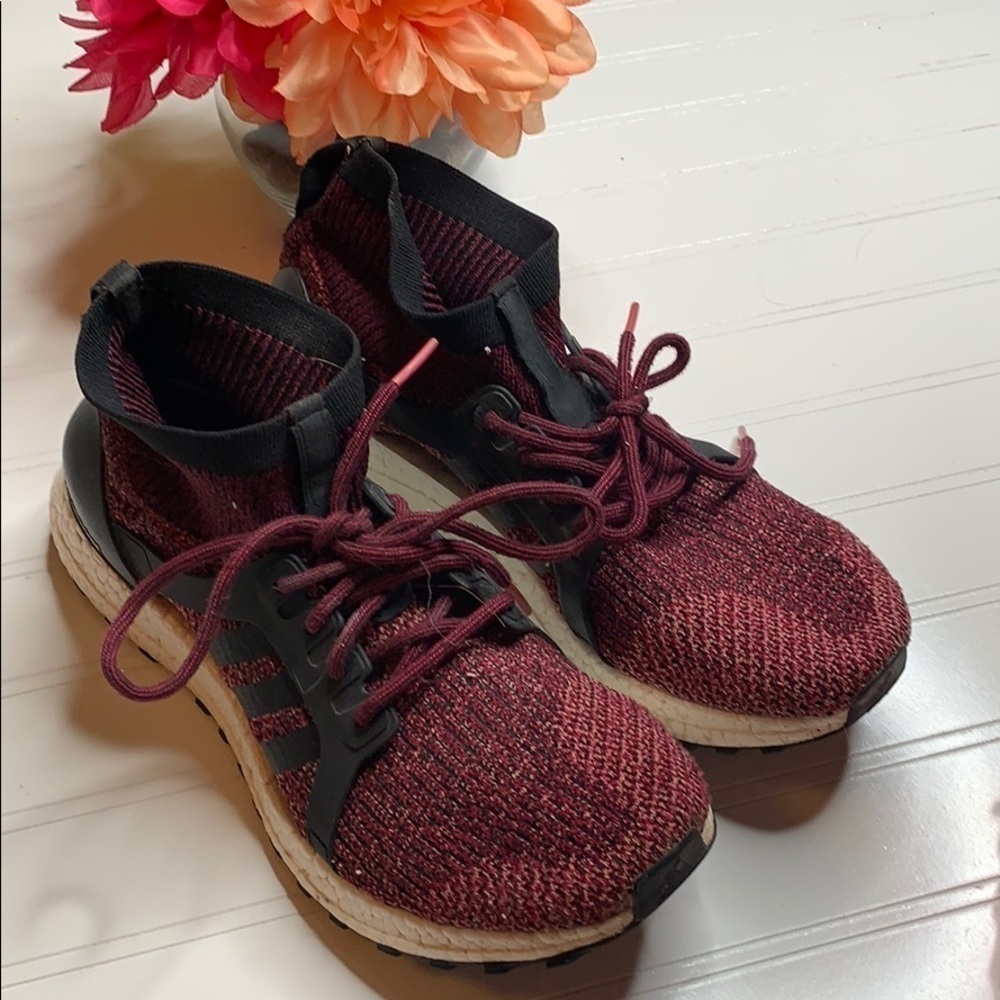 Addias Women’s Ultra Boost X Ruby Black Sz 8.5. SNK0276E